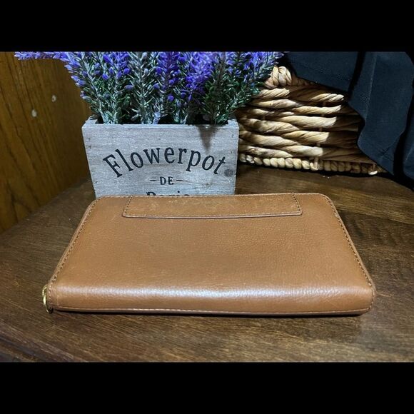 FOSSIL LEATHER WALLET ZIP AROUND - Picture 3 of 5